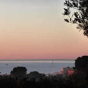 Couette-café Dans La Cypra, Antibes