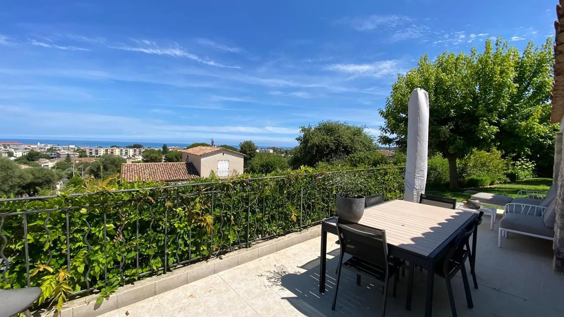 Lovely Villa With Pool - Panoramic Sea View Antibes