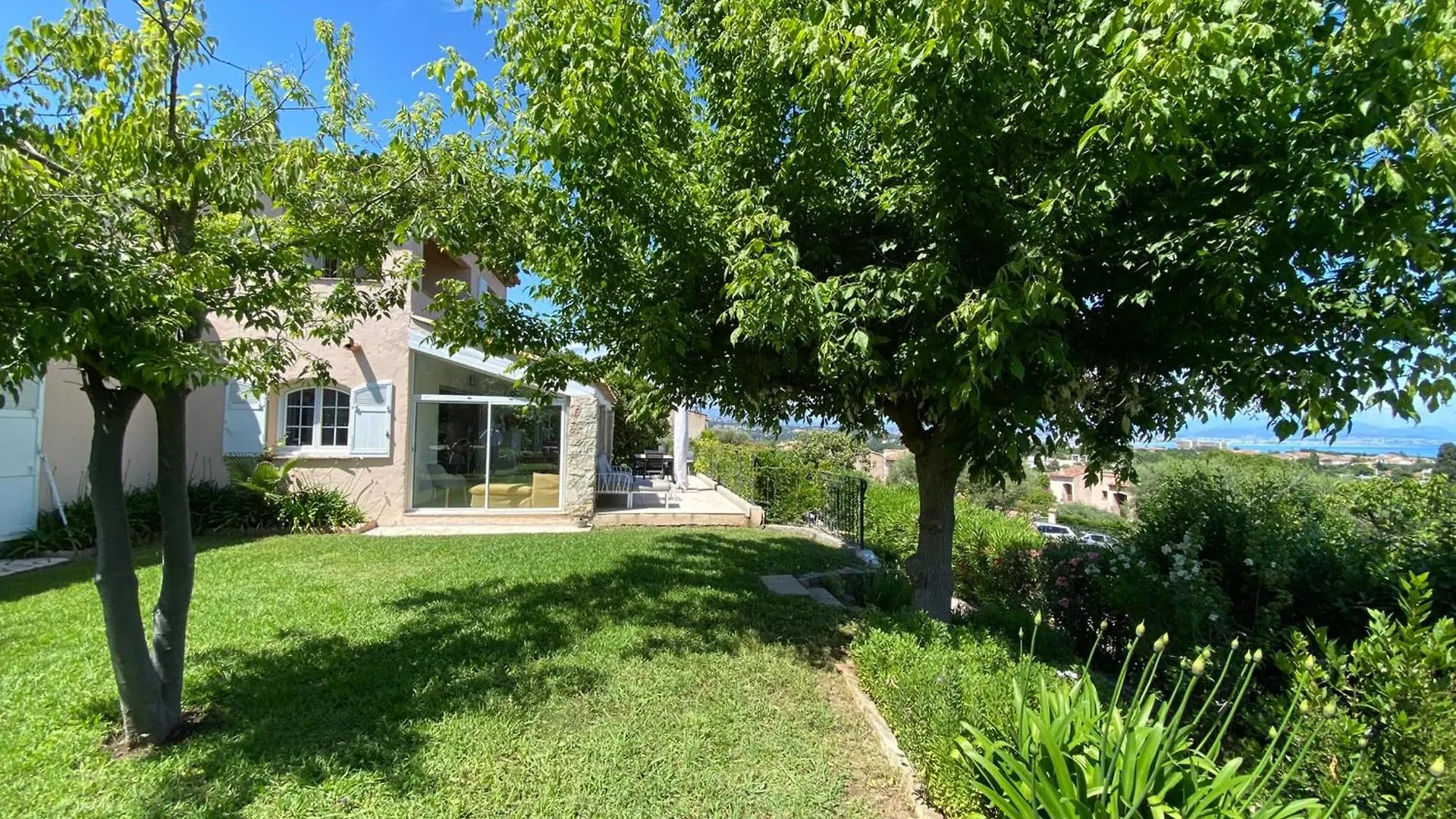 Lovely Villa With Pool - Panoramic Sea View Antibes