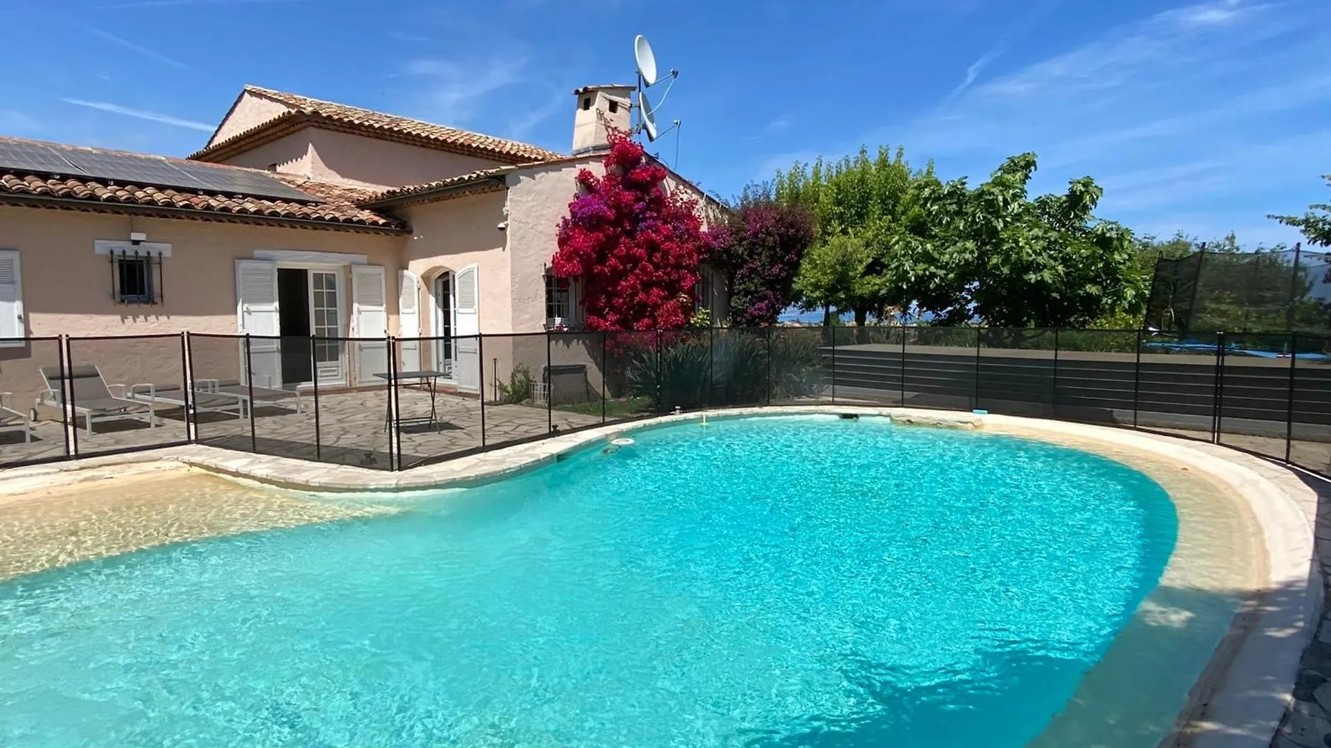 Lovely Villa With Pool - Panoramic Sea View Antibes